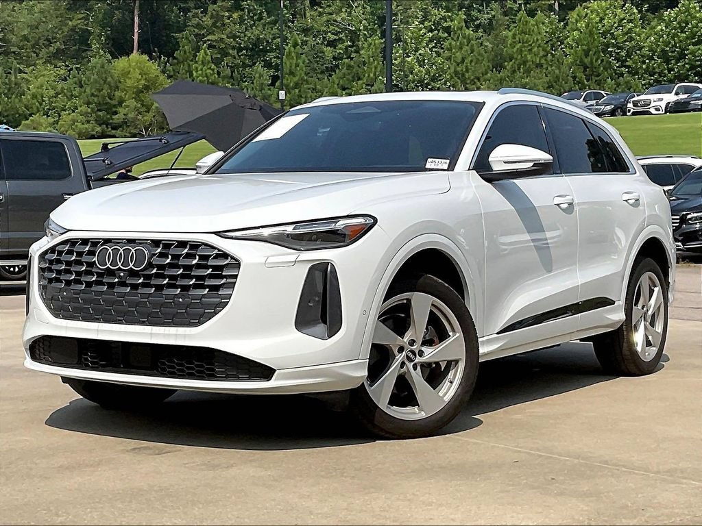 Used 2025 Audi Q5 Premium Plus w/ Premium Plus AWD/4WD image 2