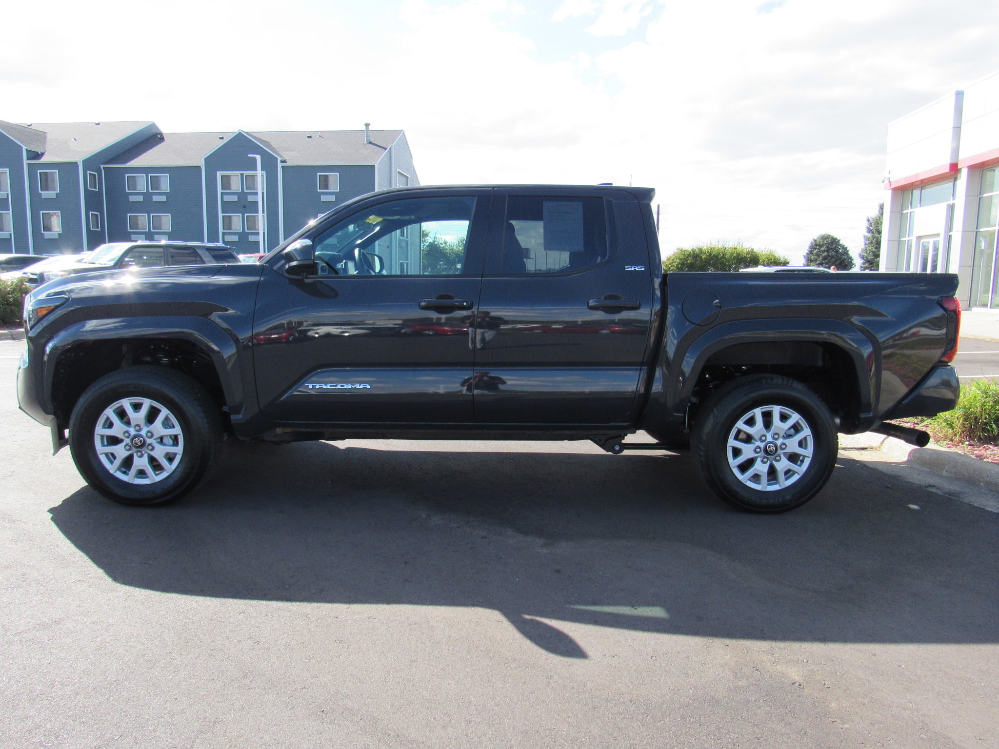 Used 2025 Toyota Tacoma SR5 image 9