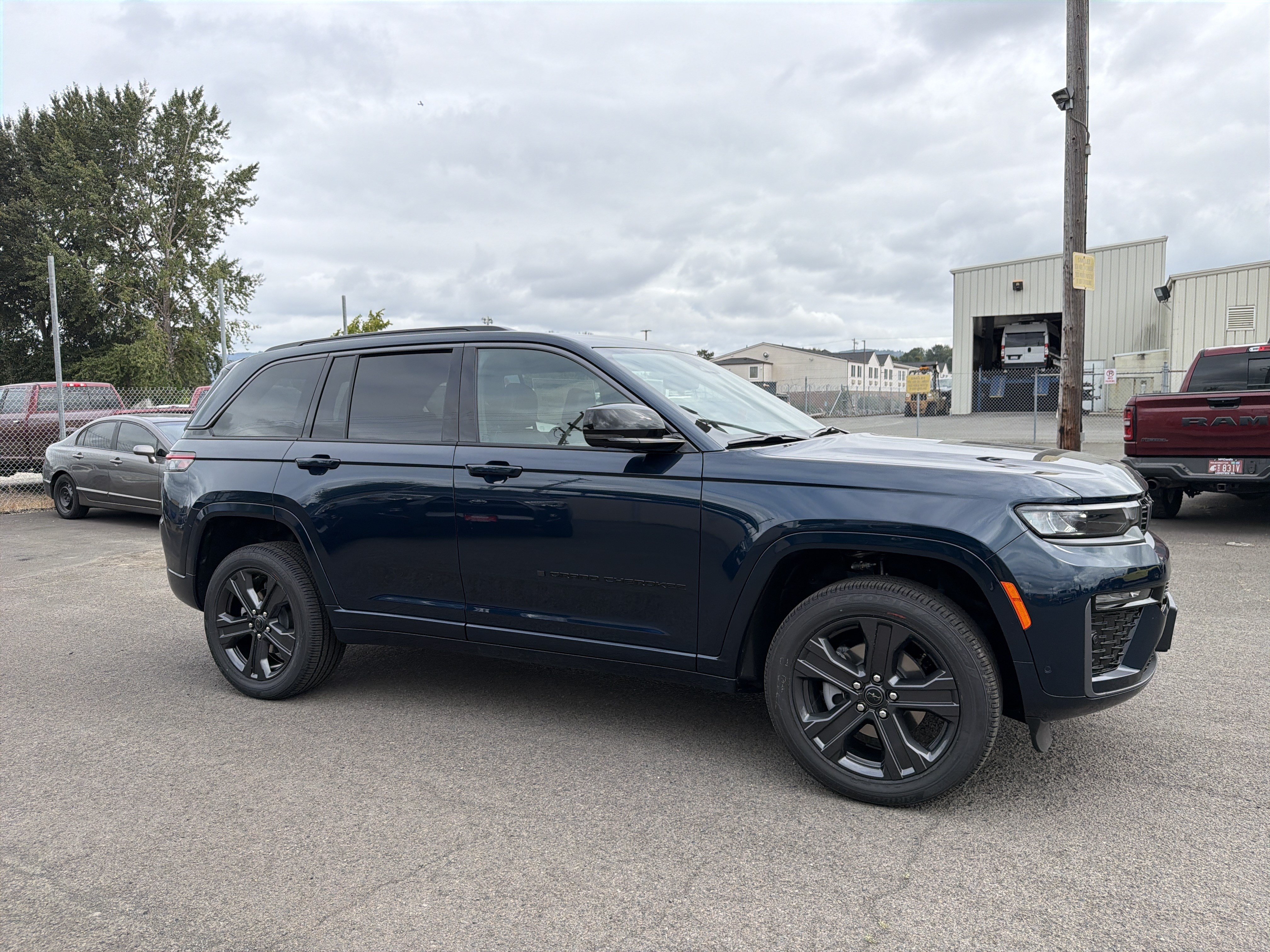 New 2027 Jeep Grand Cherokee Limited AWD/4WD image 7