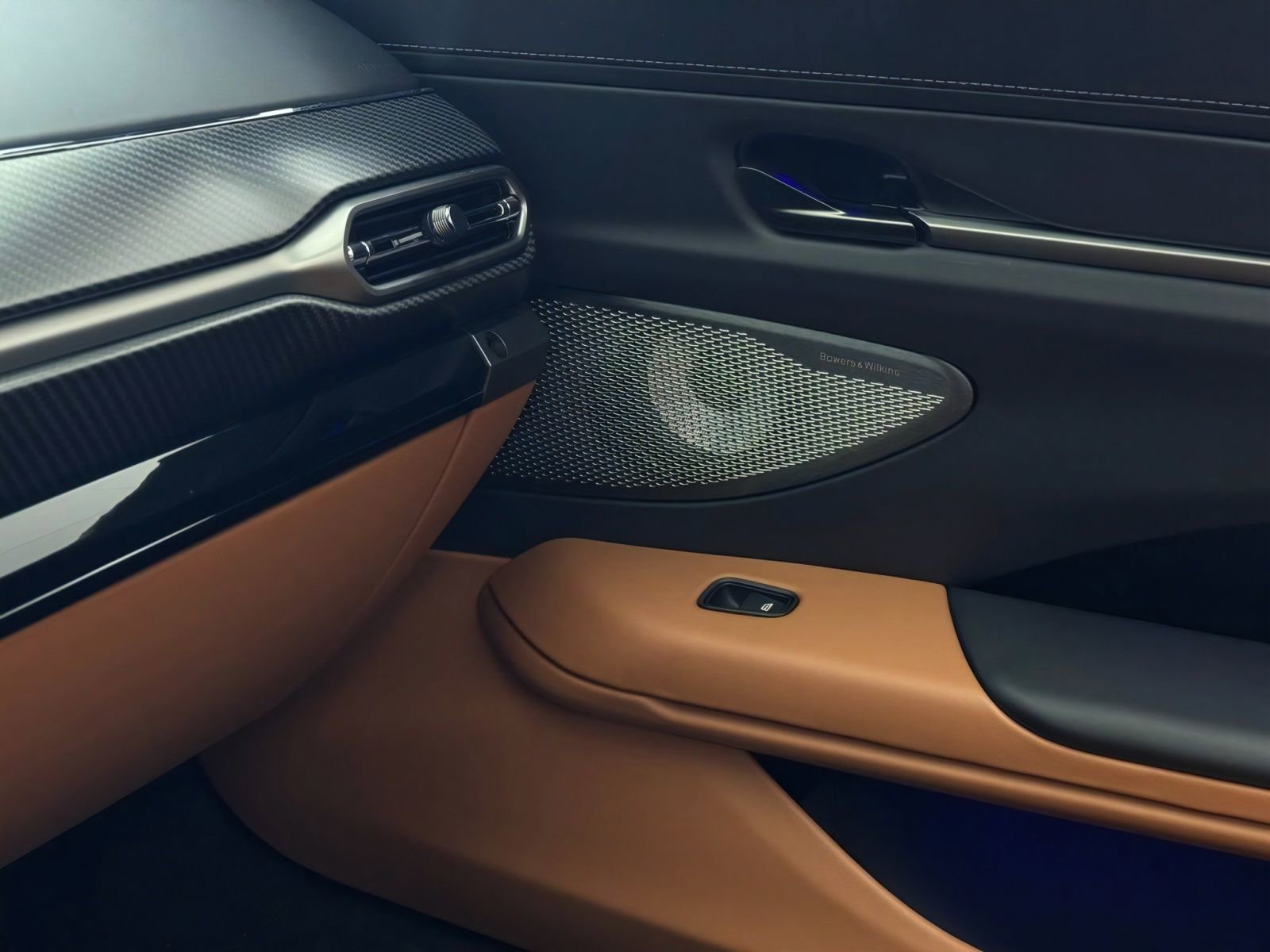 New 2026 Aston Martin V8 Vantage Convertible RWD image 29