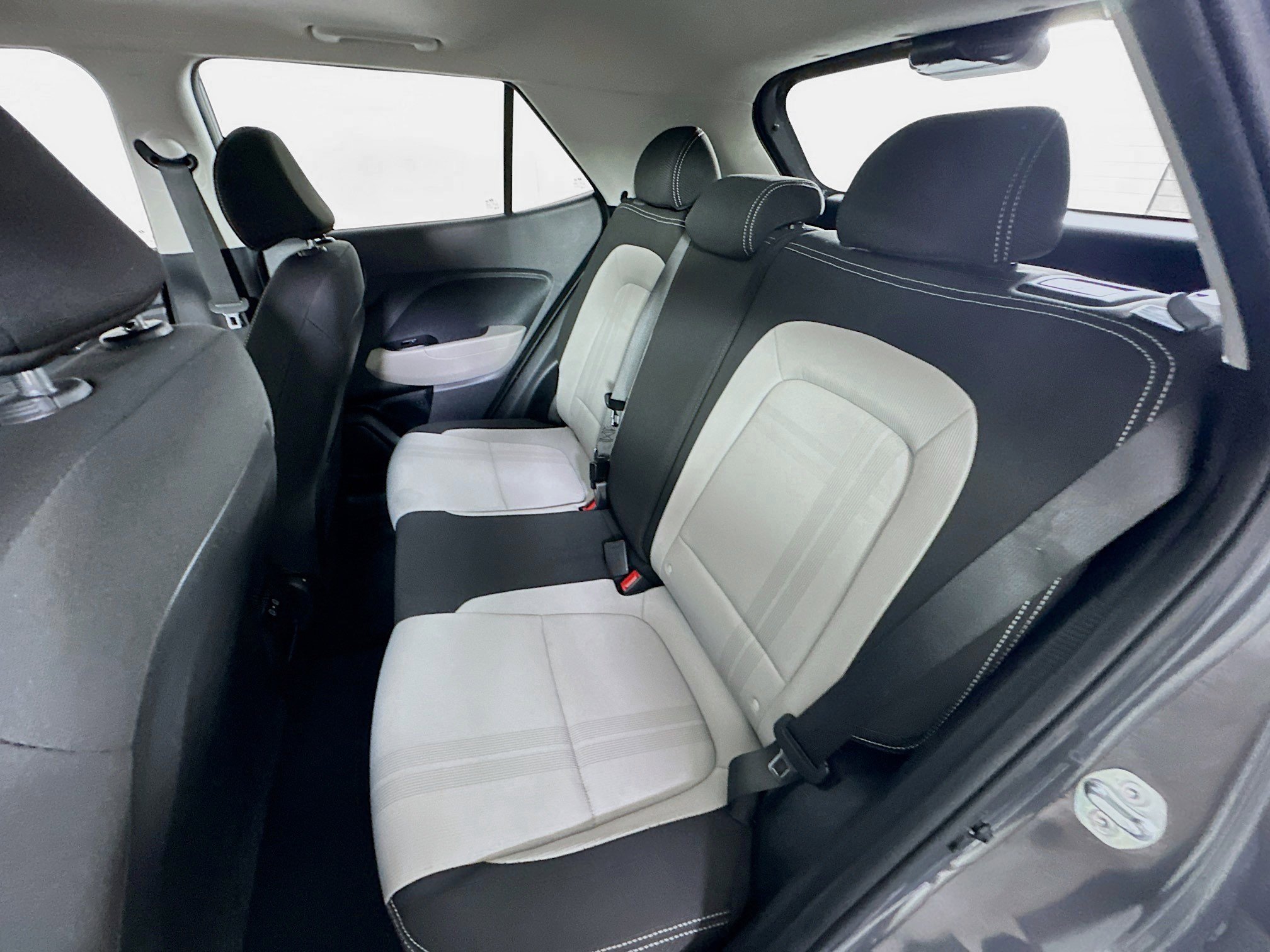 Used 2025 Hyundai Venue SEL FWD image 27