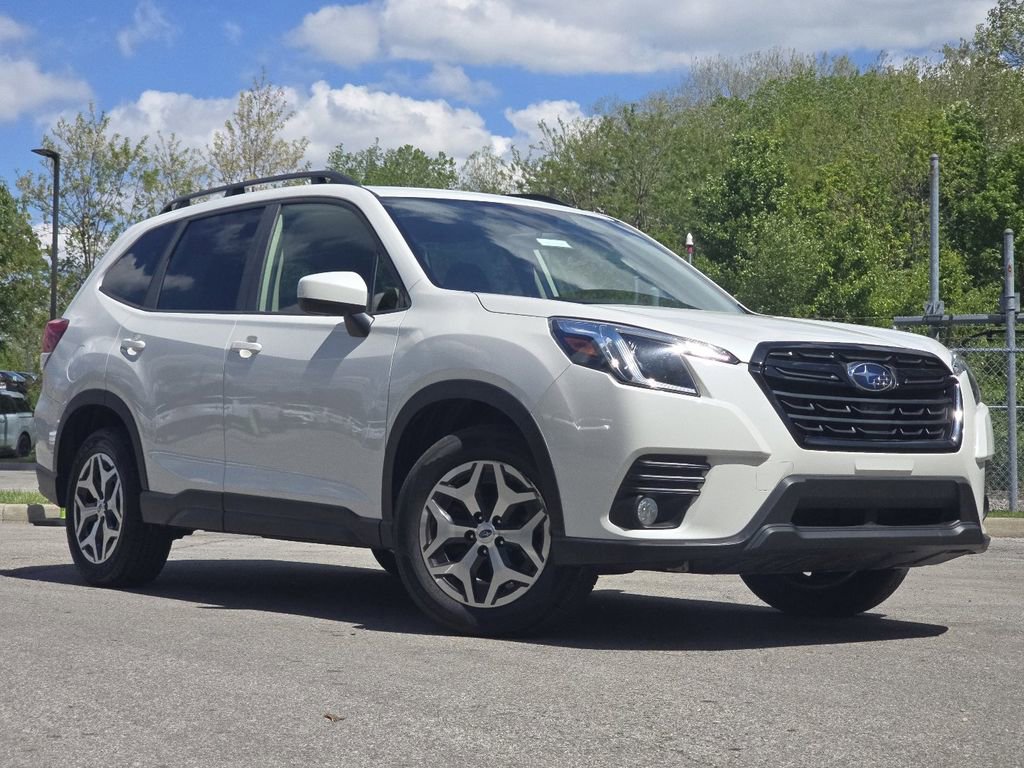 Used 2023 Subaru Forester Premium AWD/4WD image 2