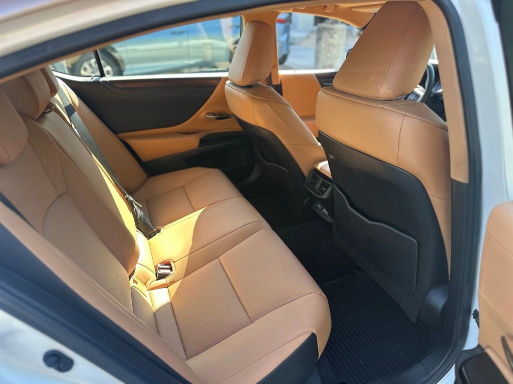 Used 2023 Lexus ES 250 w/ Premium Package image 6