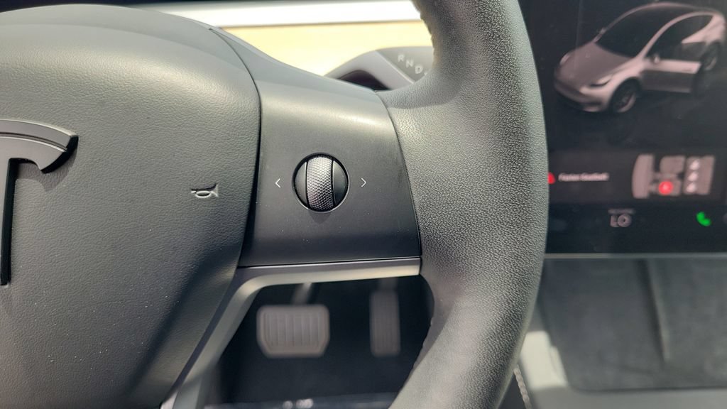 Used 2023 Tesla Model Y Long Range AWD/4WD image 26