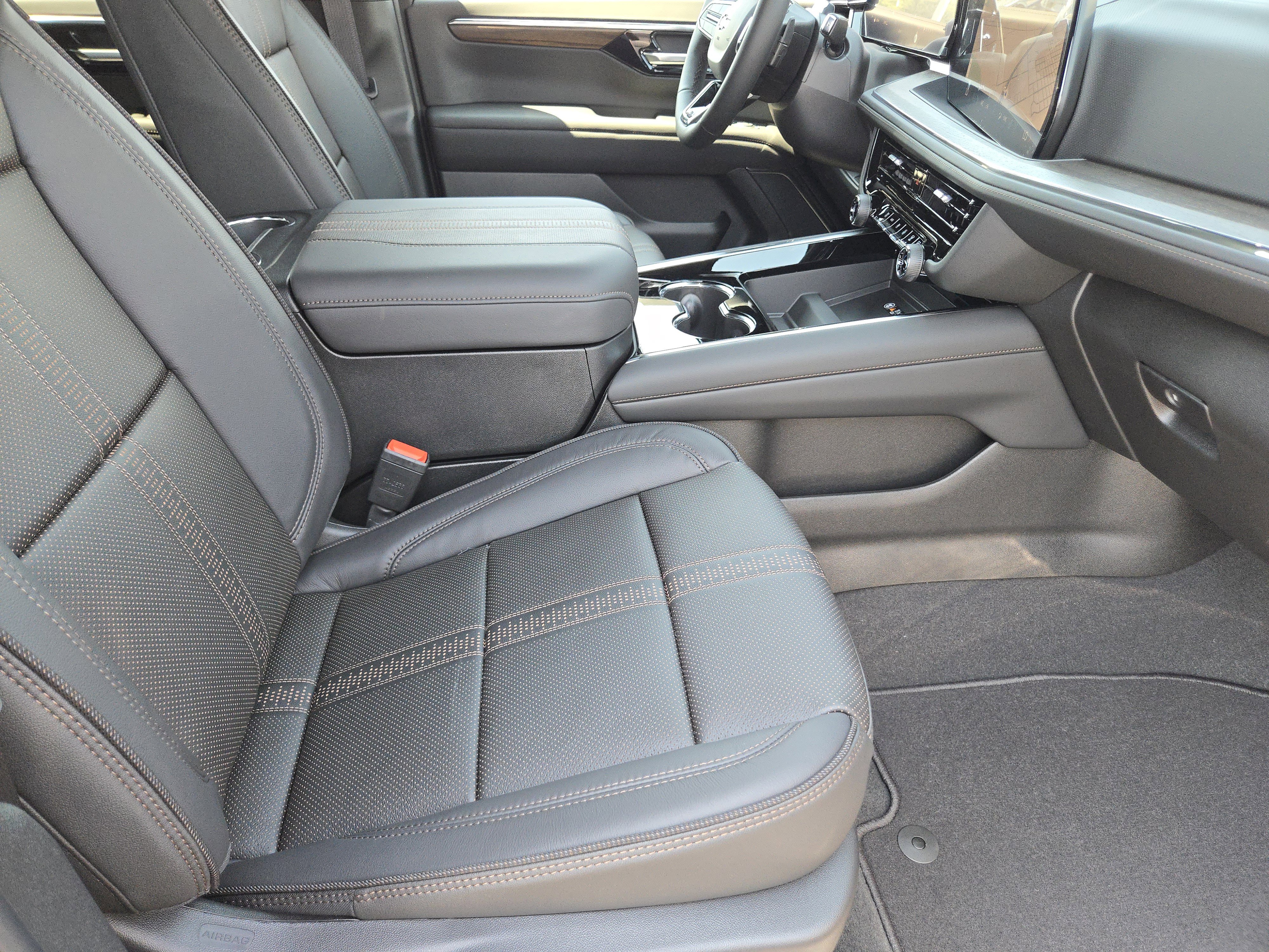 New 2026 Chevrolet Suburban High Country image 9