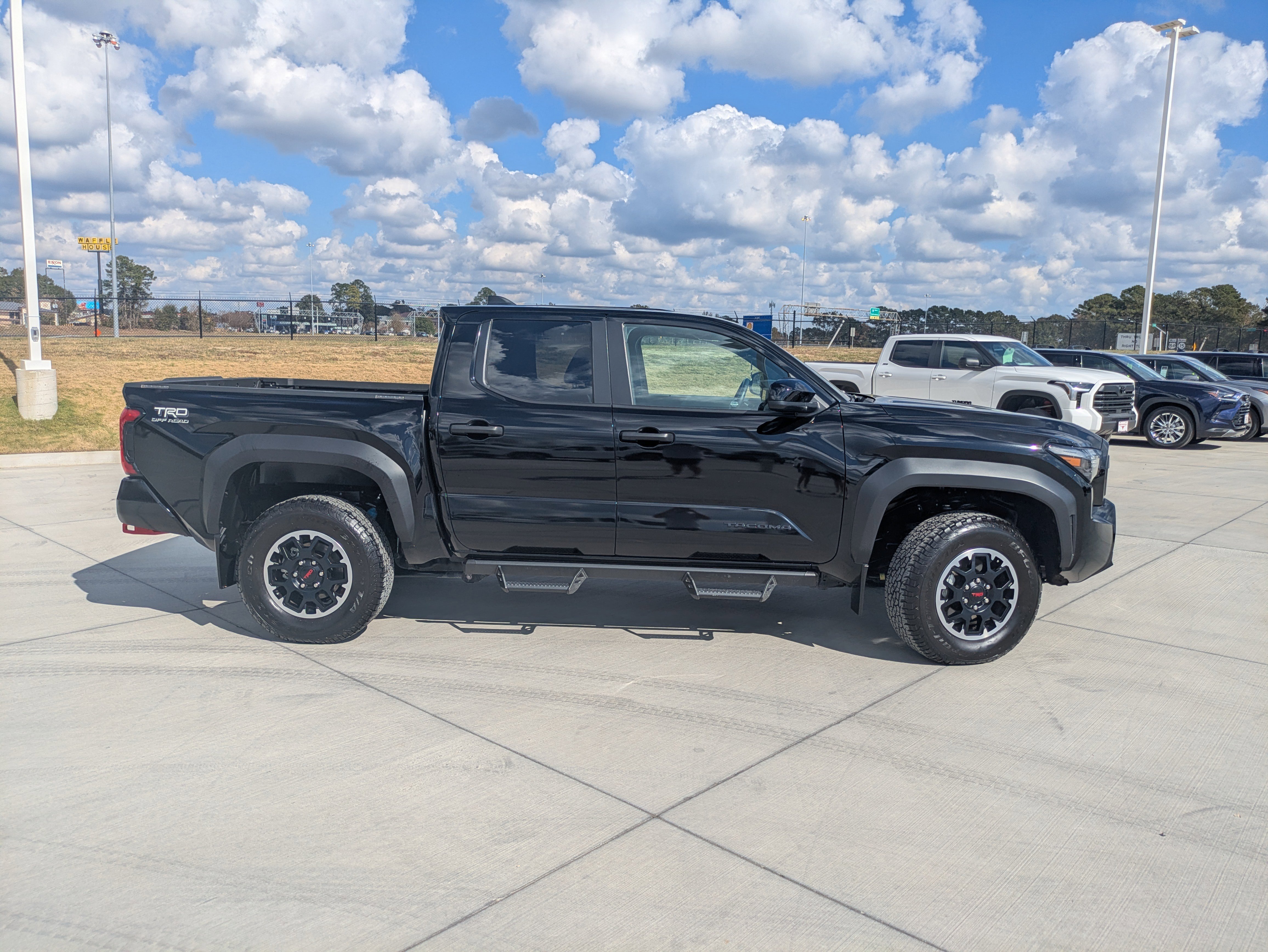 Used 2024 Toyota Tacoma TRD Off-Road image 8