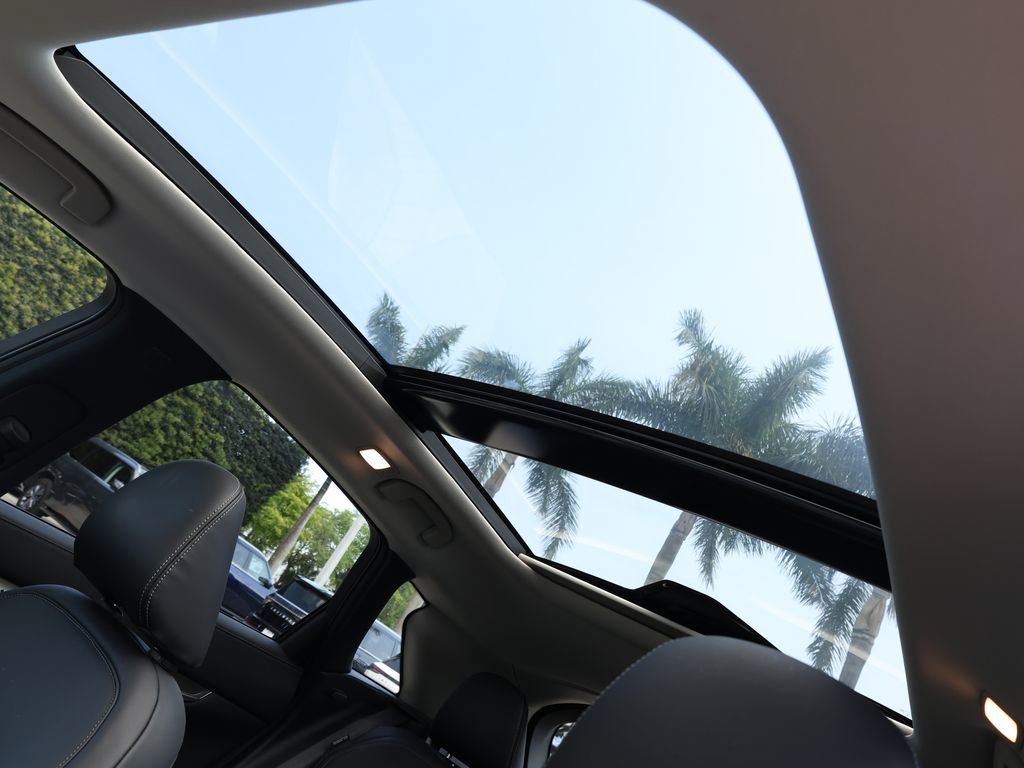 Certified 2025 INFINITI QX50 Luxe AWD/4WD image 19