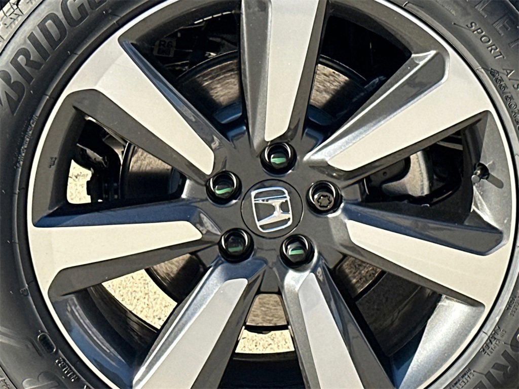 New 2025 Honda Pilot Touring image 5