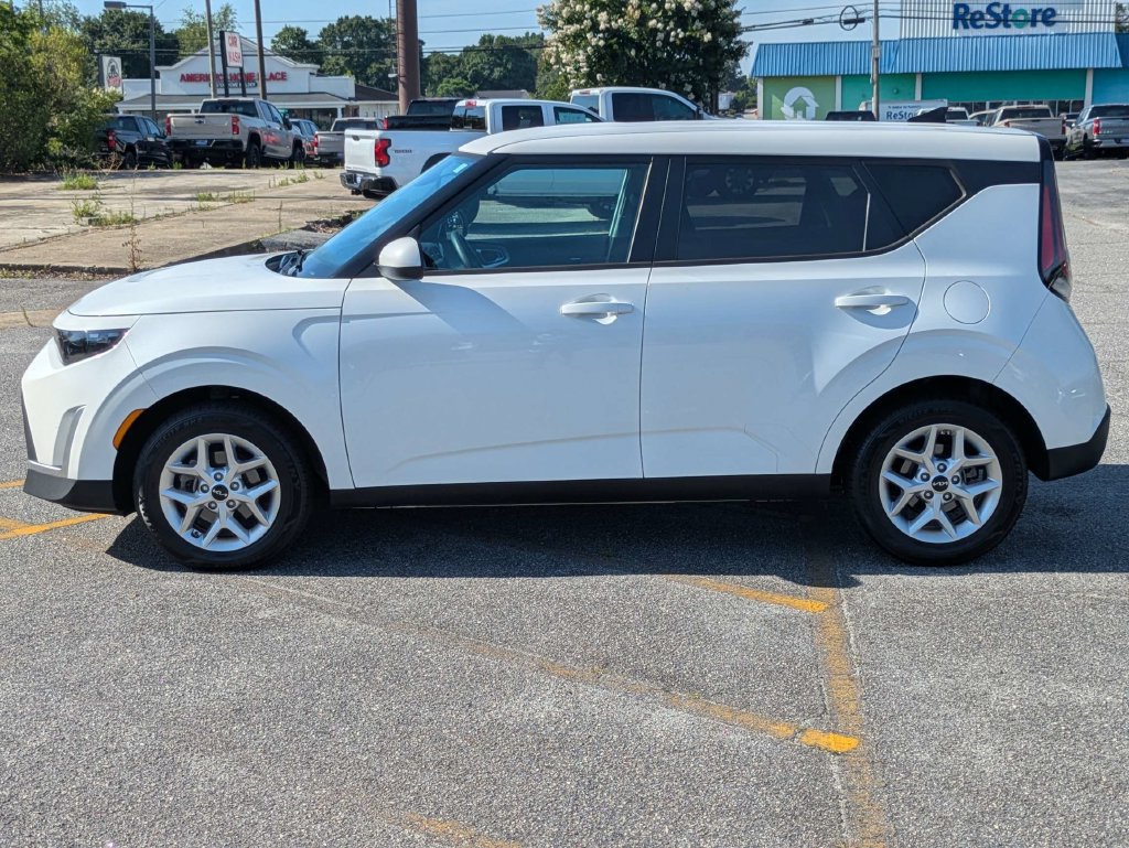 Used 2024 Kia Soul LX w/ Option Group 015 FWD image 7