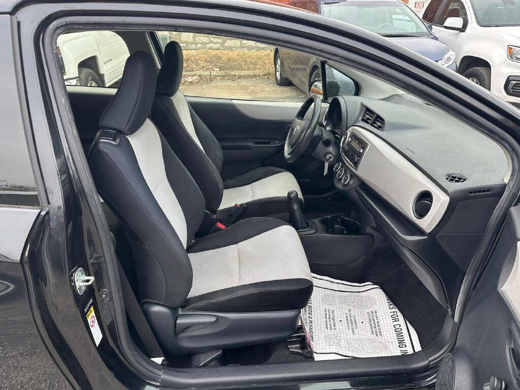 Used 2012 Toyota Yaris L image 13