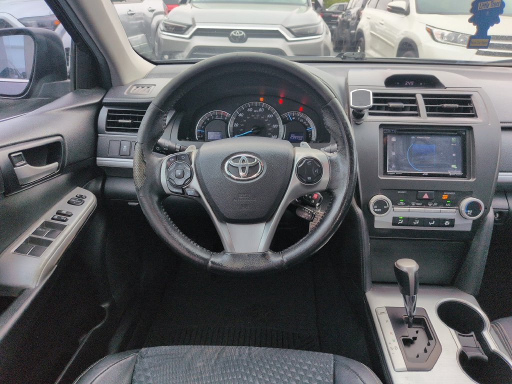 Used 2014 Toyota Camry SE w/ Moonroof Package FWD image 14