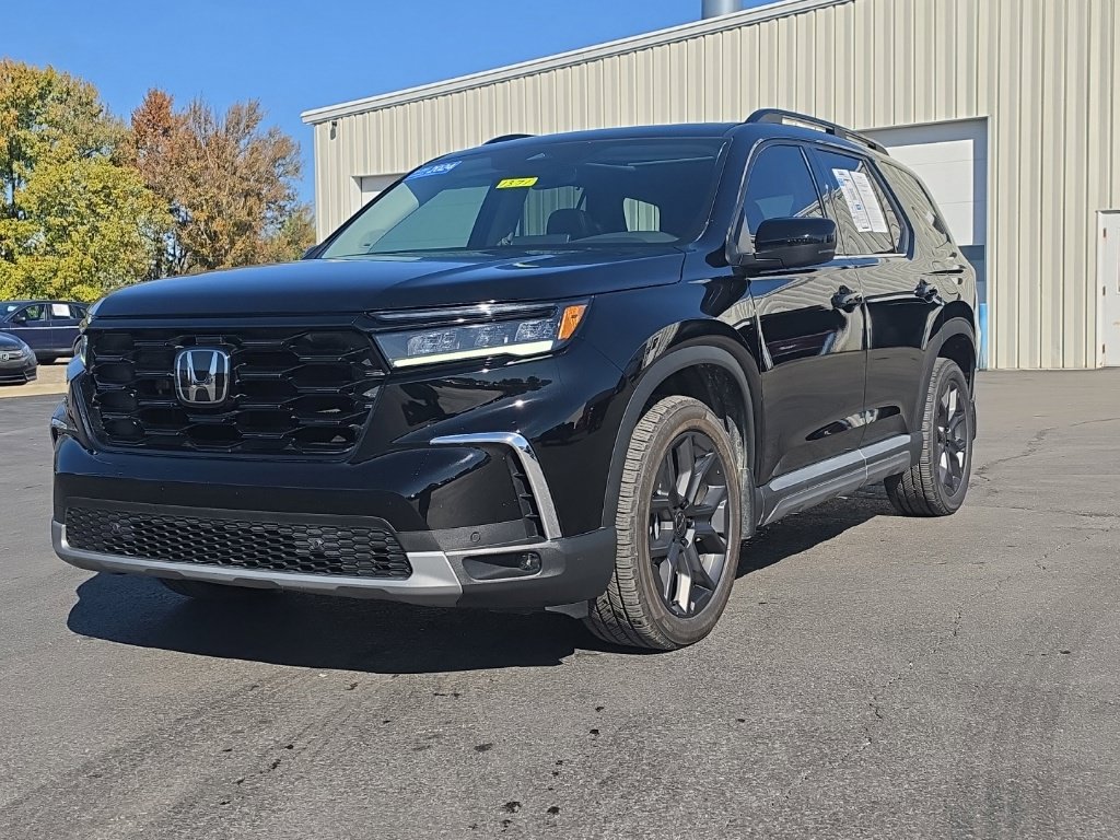 Certified 2024 Honda Pilot Touring image 3