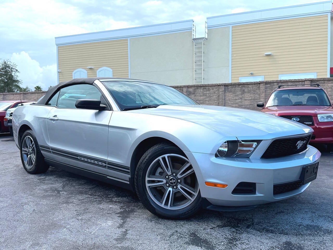 Used 2010 Ford Mustang Convertible RWD image 5