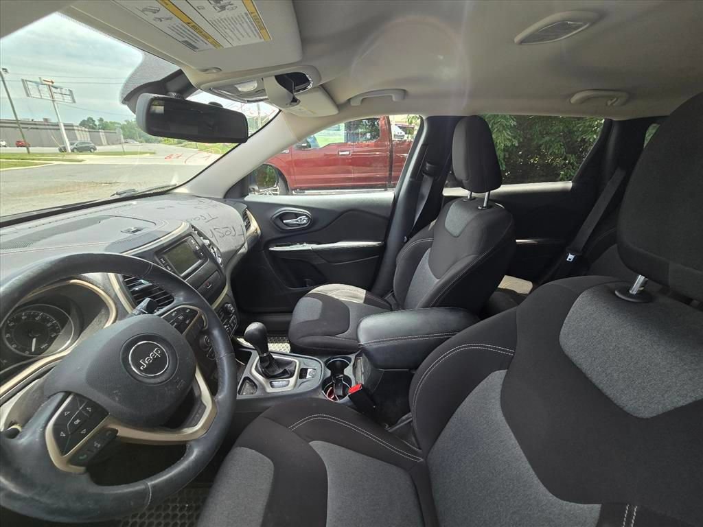 Used 2014 Jeep Cherokee Latitude w/ Cold Weather Group FWD image 4
