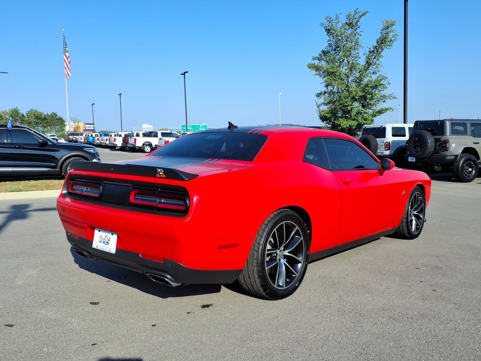 Used 2016 Dodge Challenger R/T Scat Pack RWD image 3