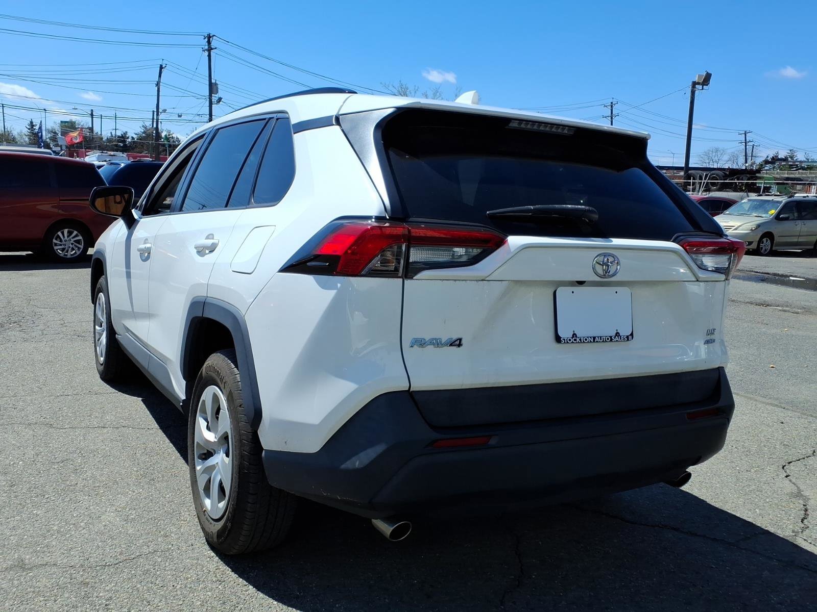 Used 2019 Toyota RAV4 LE image 5