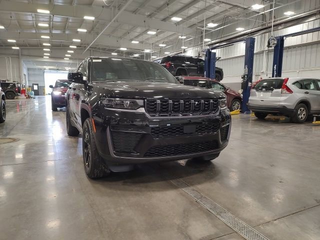 New 2026 Jeep Grand Cherokee Laredo