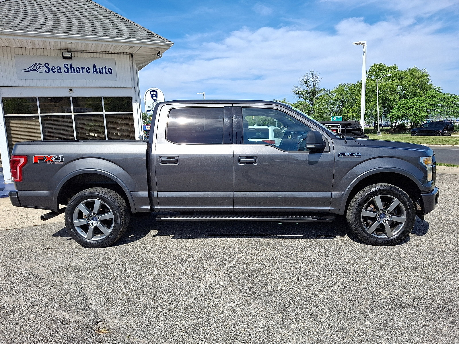 Used 2015 Ford F150 XLT w/ Equipment Group 302A Luxury AWD/4WD image 7