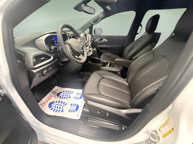 New 2027 Chrysler Pacifica Select FWD image 8