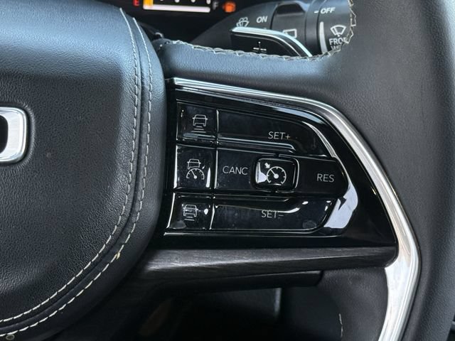 Used 2023 Jeep Grand Cherokee Overland w/ Luxury Tech Group IV RWD image 14