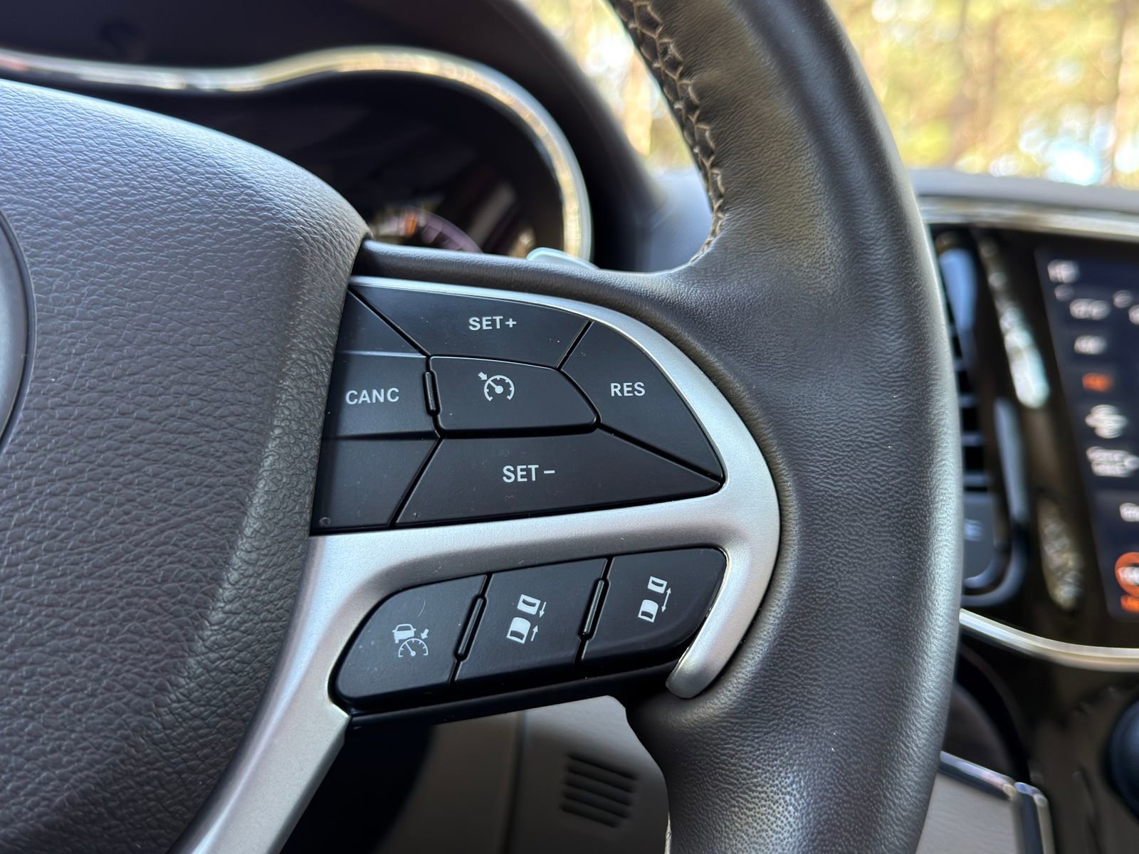 Used 2020 Jeep Grand Cherokee Summit image 26