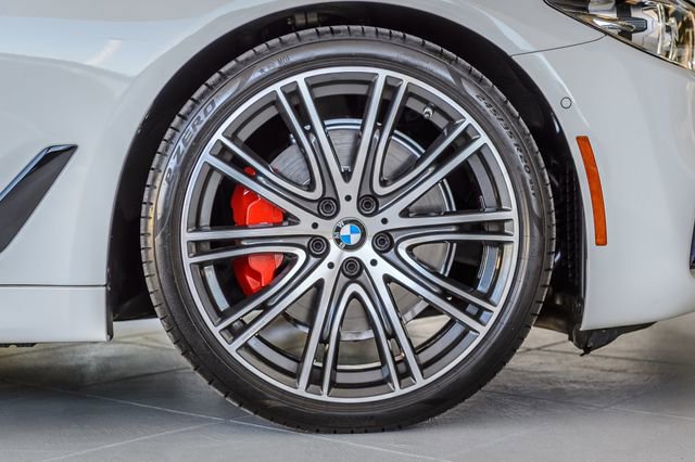 Used 2018 BMW 540i w/ M Sport Package RWD image 16