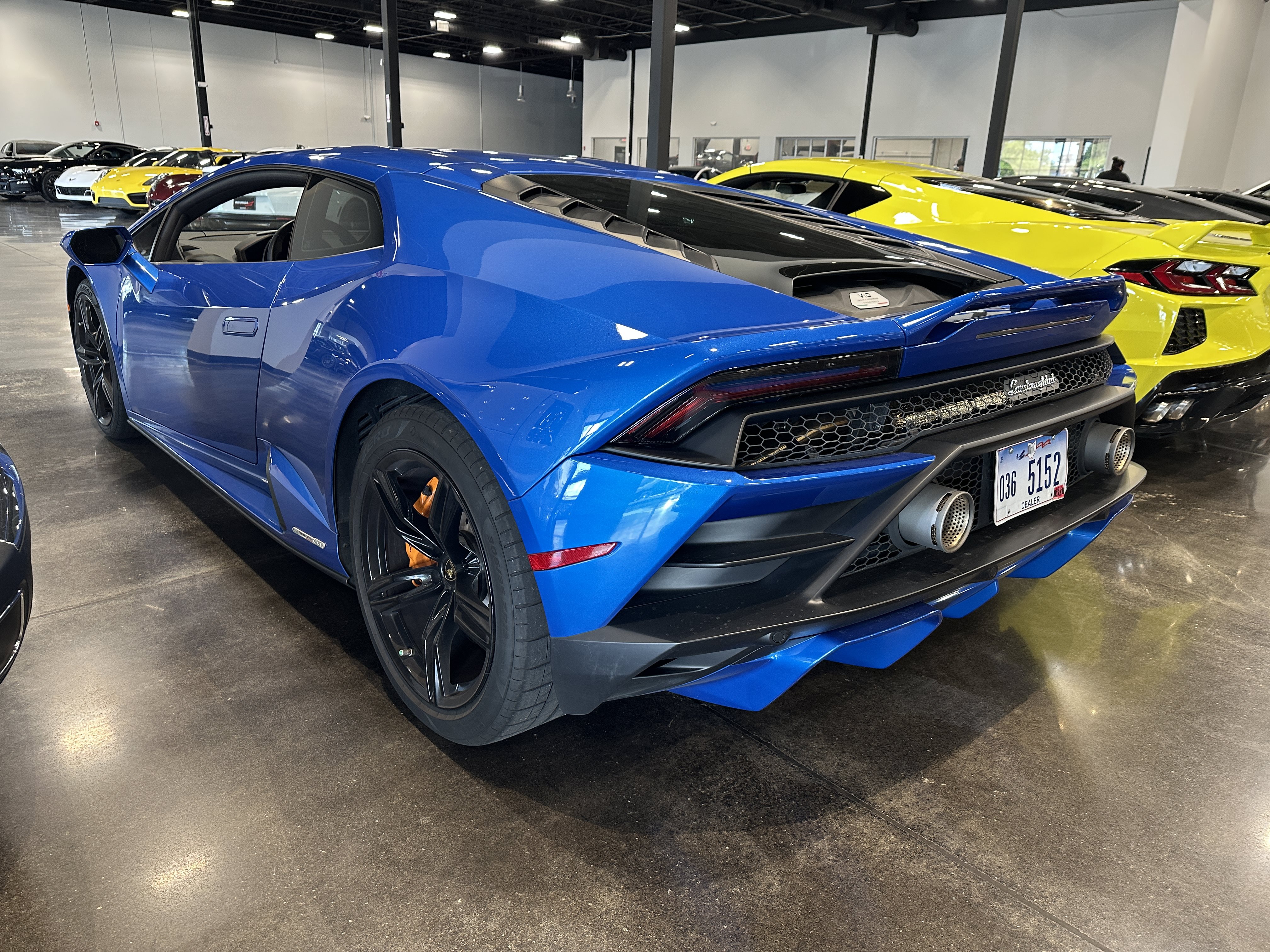 Used 2020 Lamborghini Huracan EVO RWD image 2