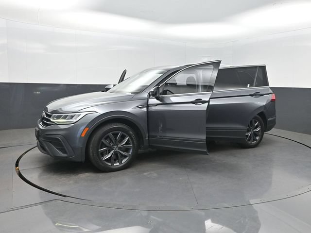 Used 2022 Volkswagen Tiguan SE FWD image 41
