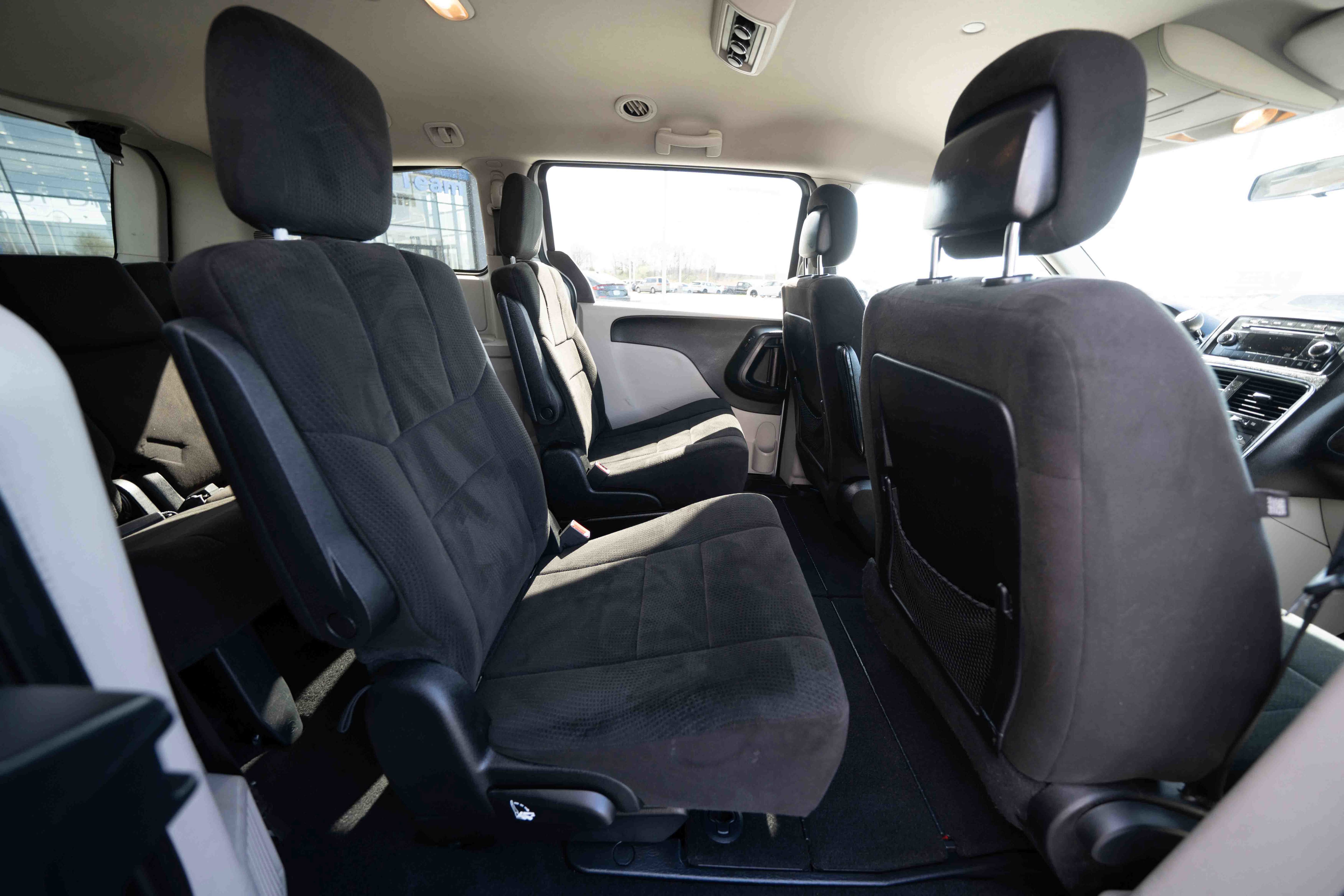 Used 2012 Dodge Grand Caravan SE image 24