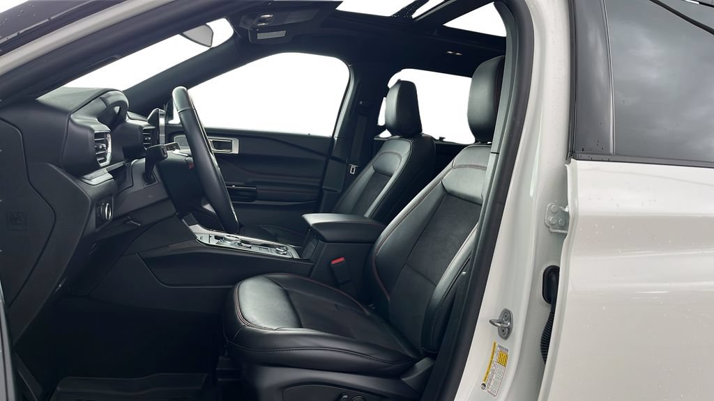 Used 2024 Ford Explorer ST-Line w/ Class IV Trailer Tow Package AWD/4WD image 9
