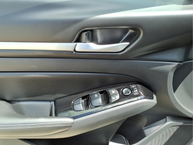 Used 2023 Nissan Altima 2.5 SV FWD image 11