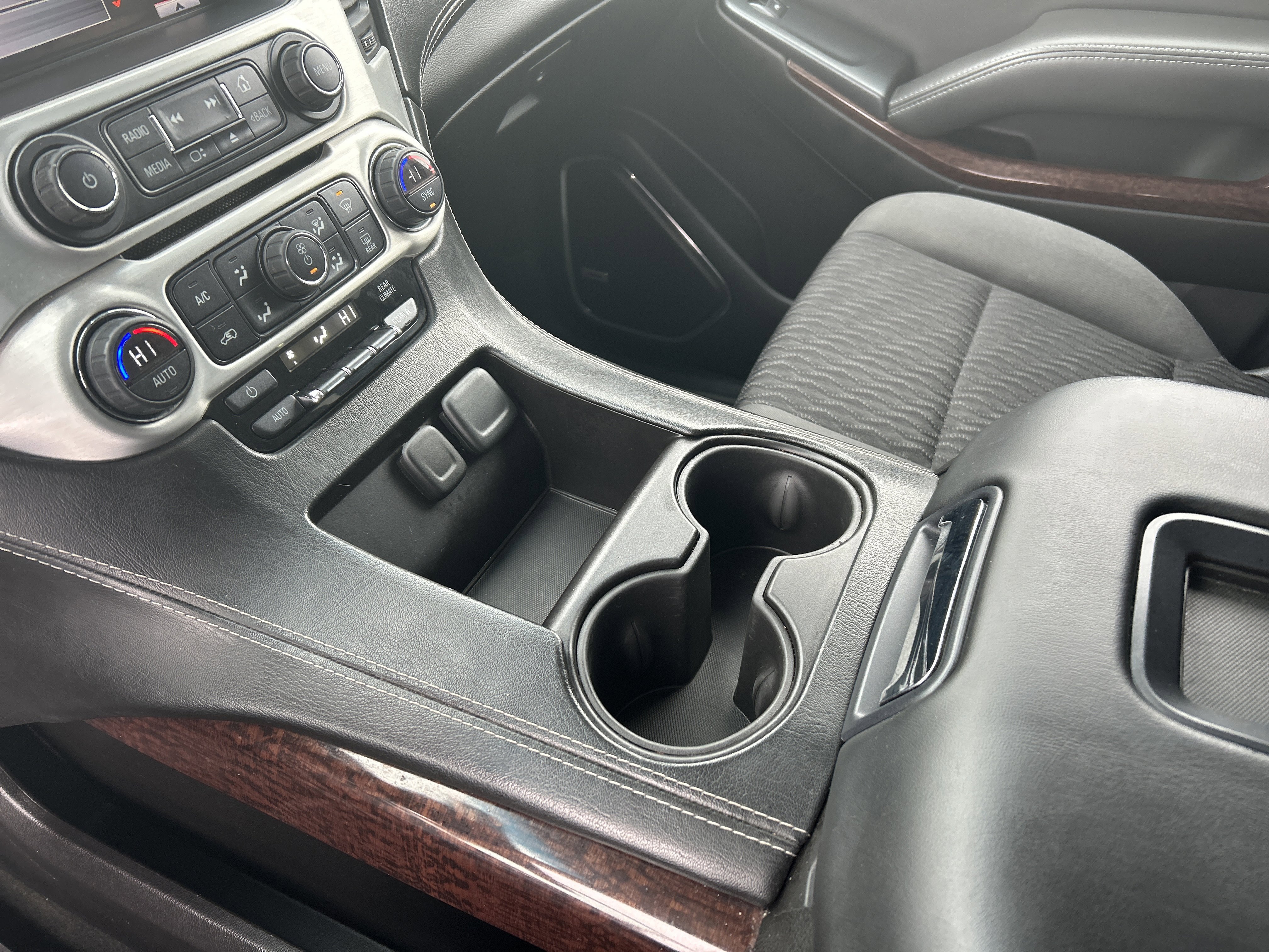 Used 2015 GMC Yukon XL SLE image 23