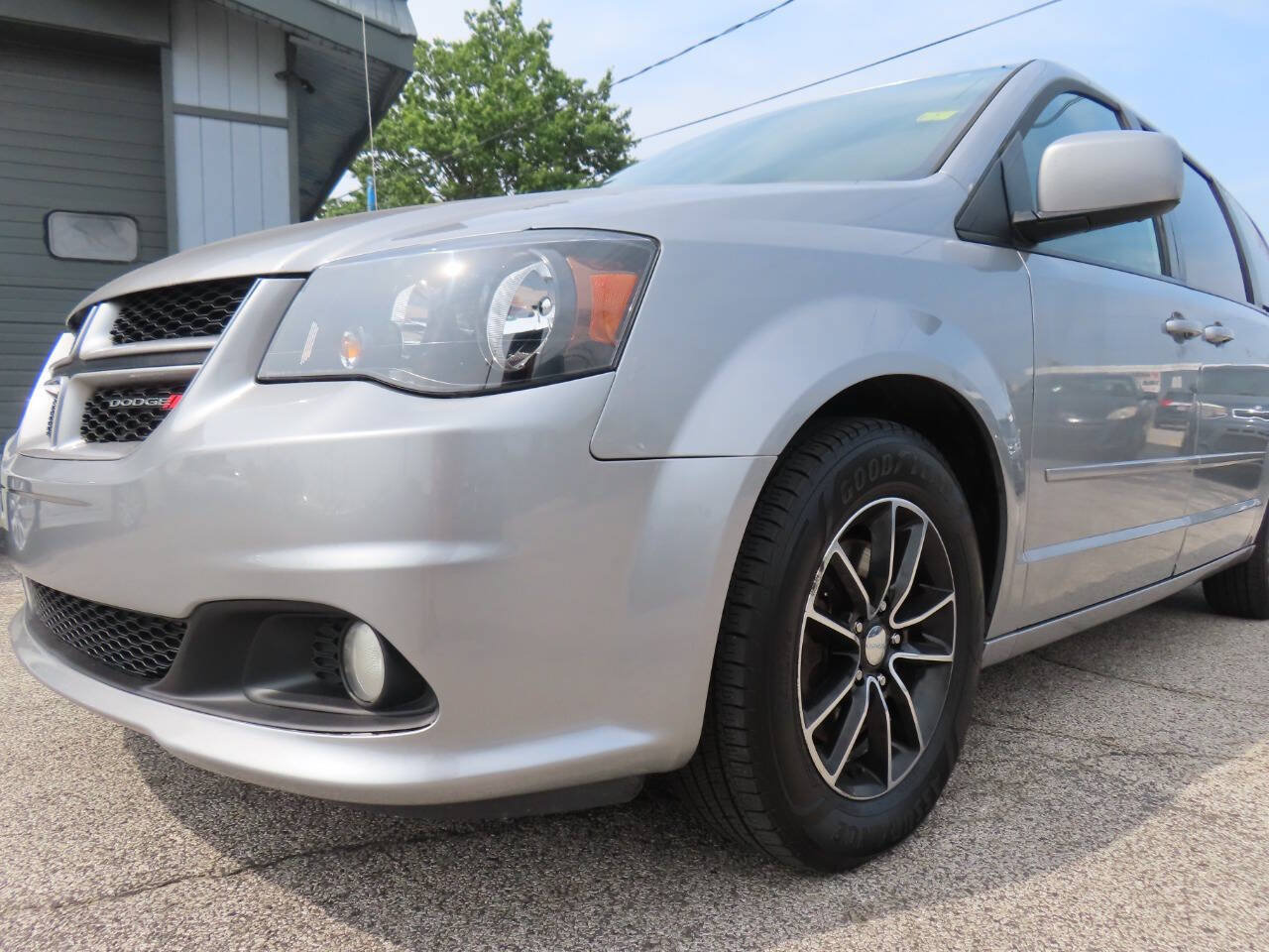 Used 2016 Dodge Grand Caravan R/T FWD image 32