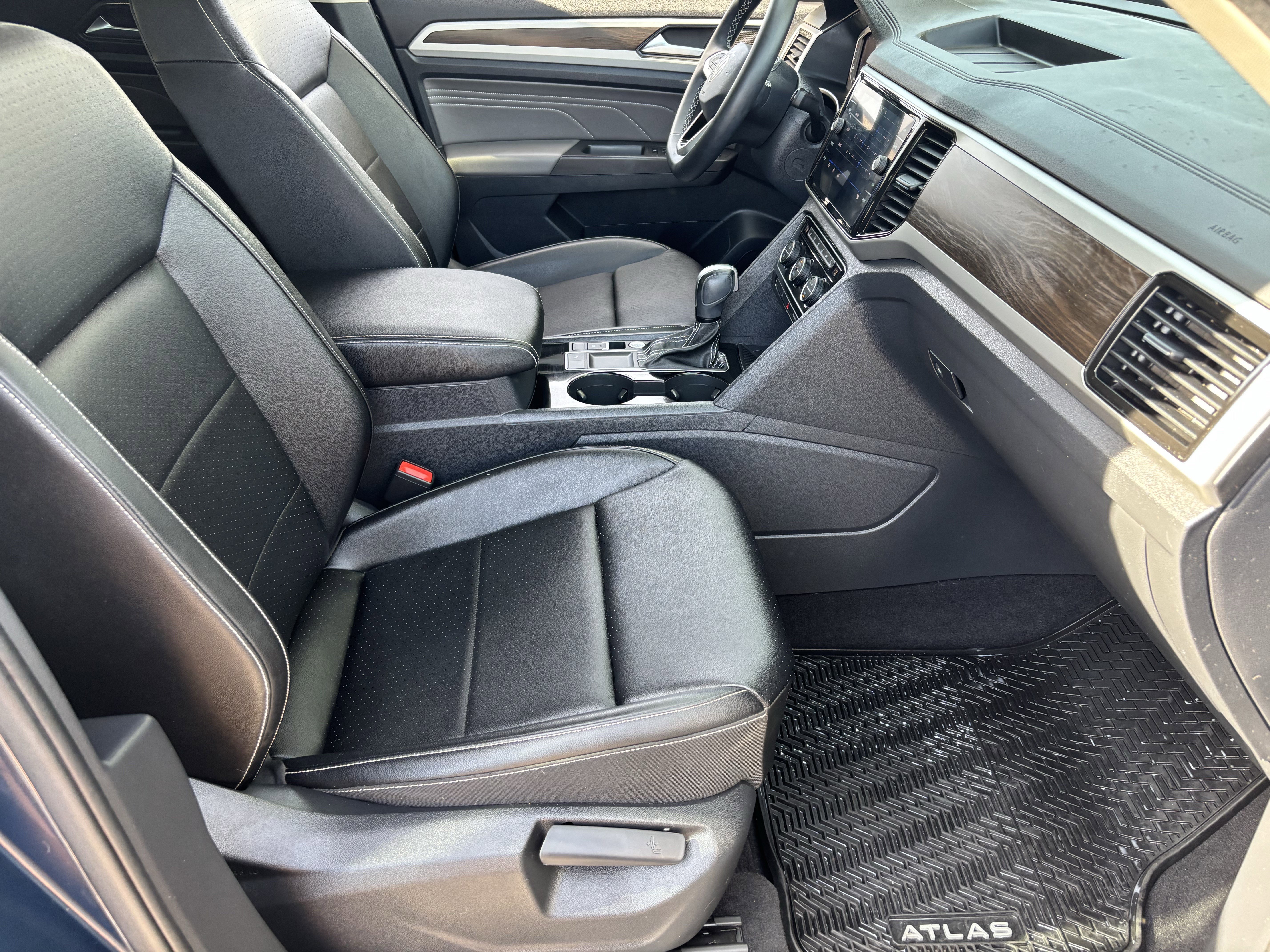 Used 2022 Volkswagen Atlas SE w/ Panoramic Sunroof Package image 9