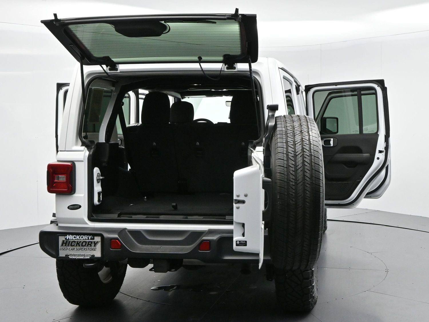 Used 2022 Jeep Wrangler Unlimited Sahara w/ LED Lighting Group AWD/4WD image 44