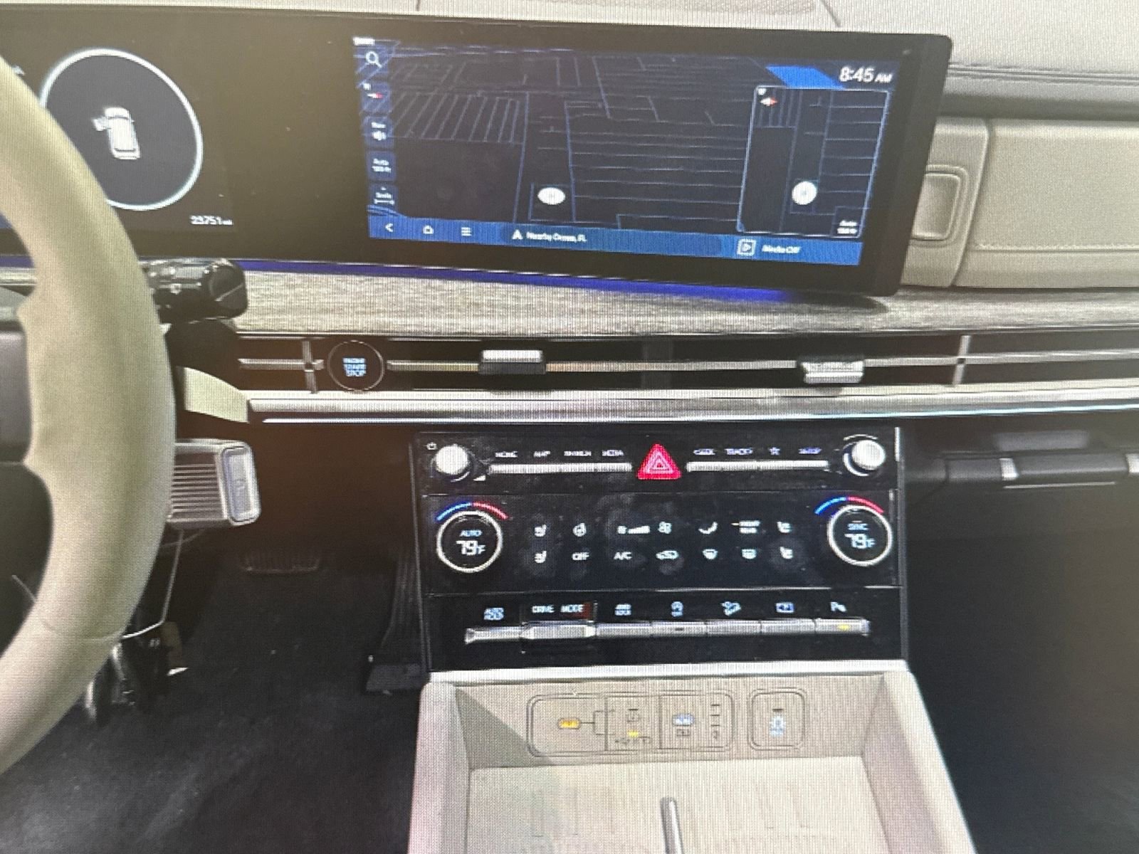 Used 2025 Hyundai Santa Fe Limited image 9