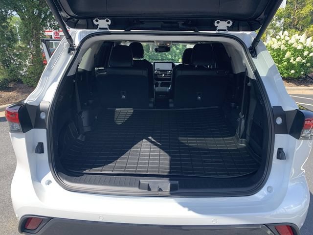 Used 2025 Toyota Highlander Limited AWD/4WD image 35