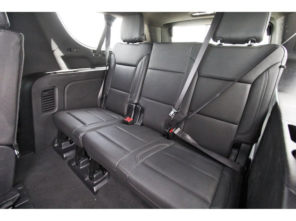 Used 2025 Chevrolet Suburban Z71 AWD/4WD image 13