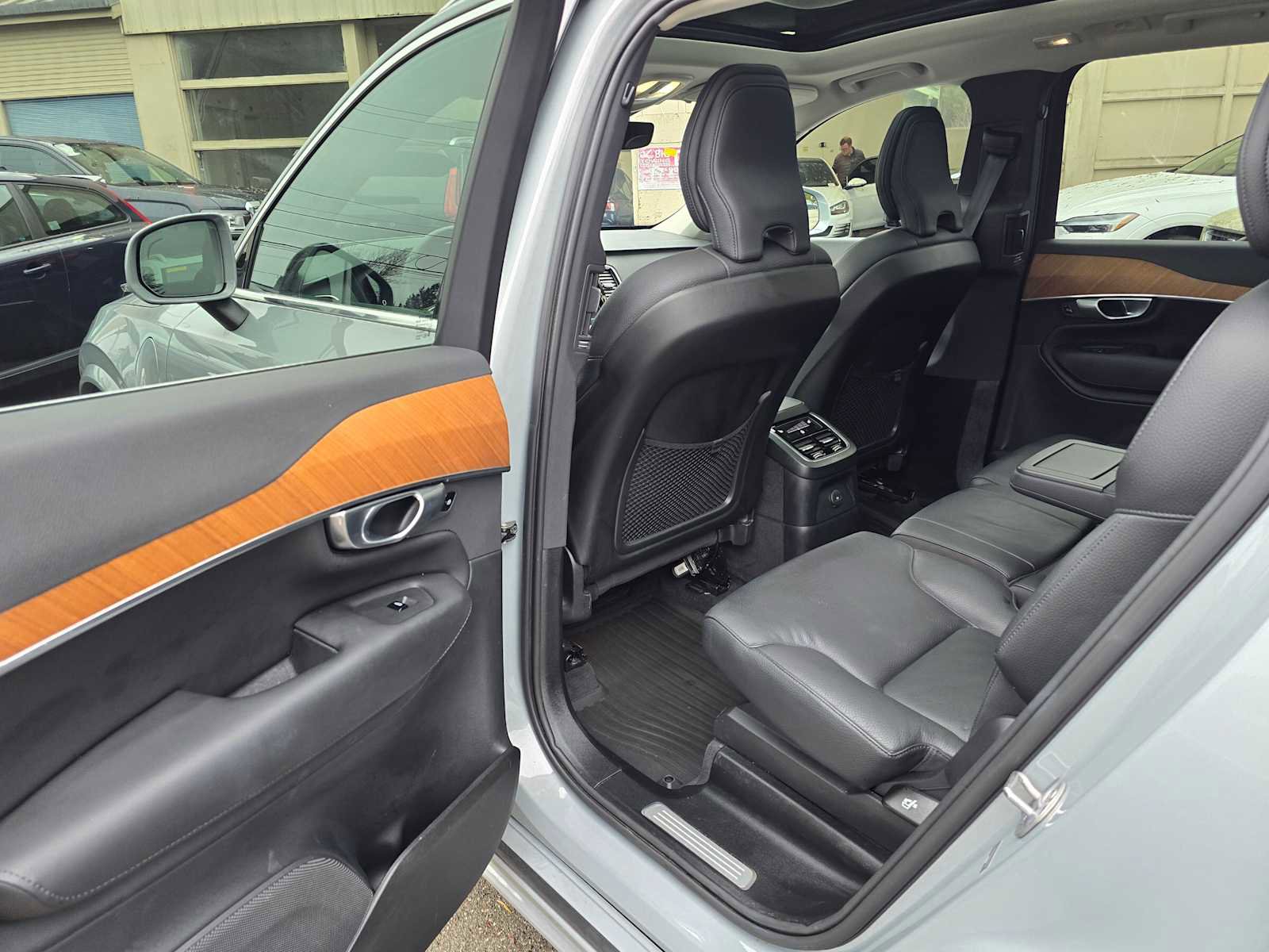 Certified 2024 Volvo XC90 T8 Plus w/ Protection Package Premier image 15