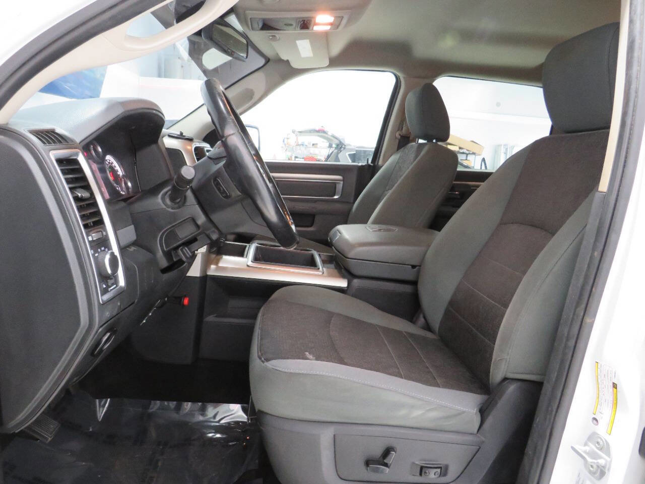 Used 2015 RAM 2500 SLT w/ Luxury Group image 13