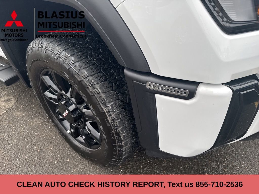 Used 2025 GMC Sierra 2500 AT4 image 3