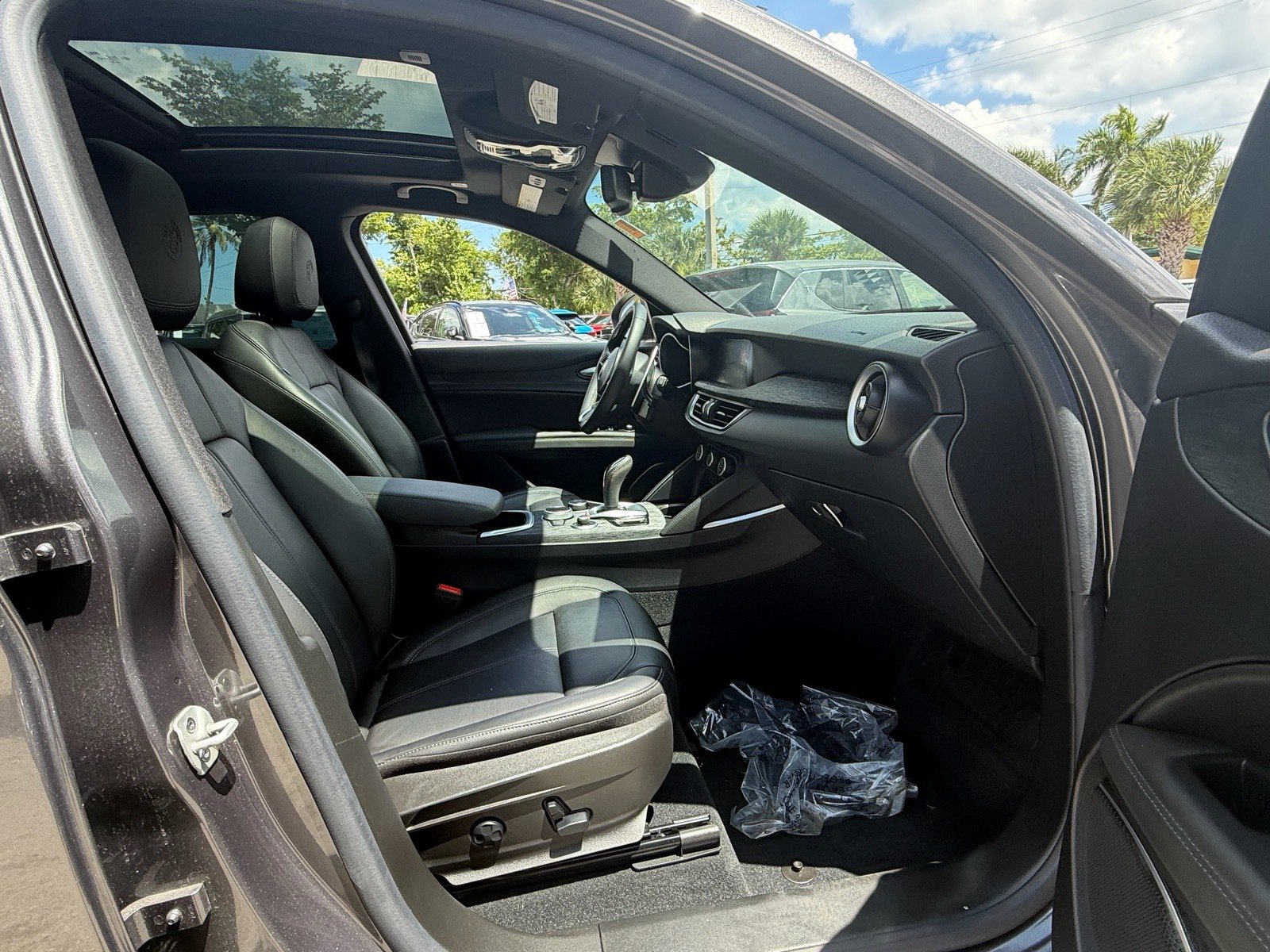 Used 2023 Alfa Romeo Stelvio Sprint RWD image 18