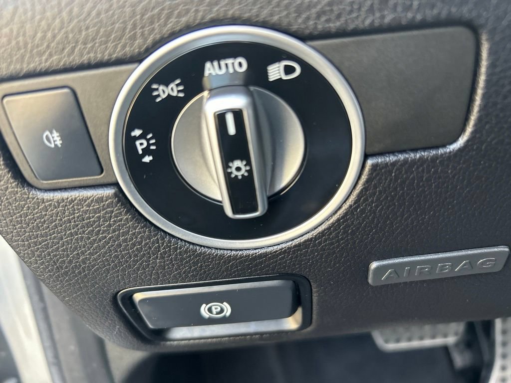 Used 2013 Mercedes-Benz SLK 250 image 27
