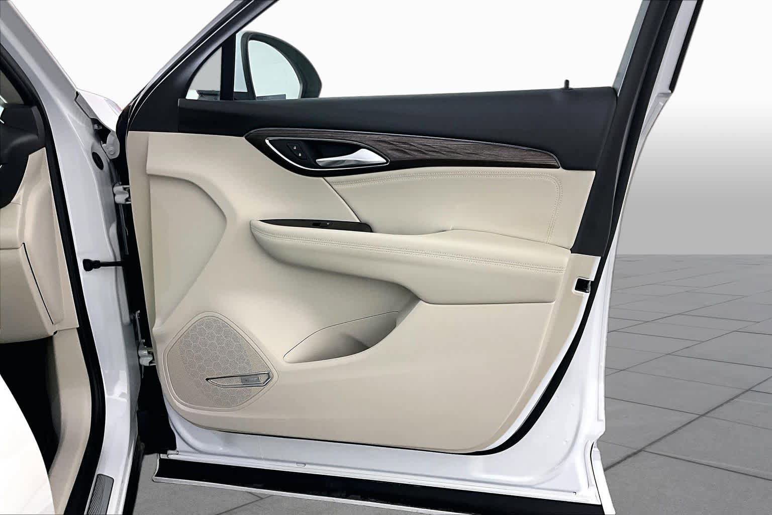 Used 2023 Buick Envision Avenir FWD image 22