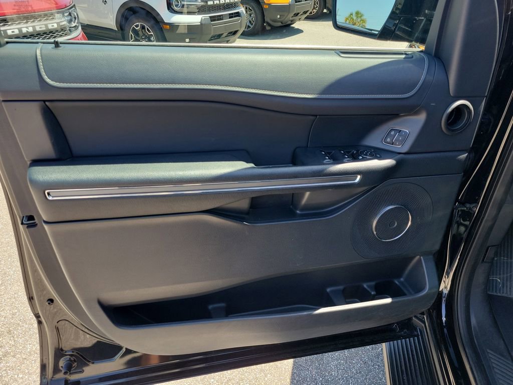 Used 2024 Ford Expedition XLT image 15