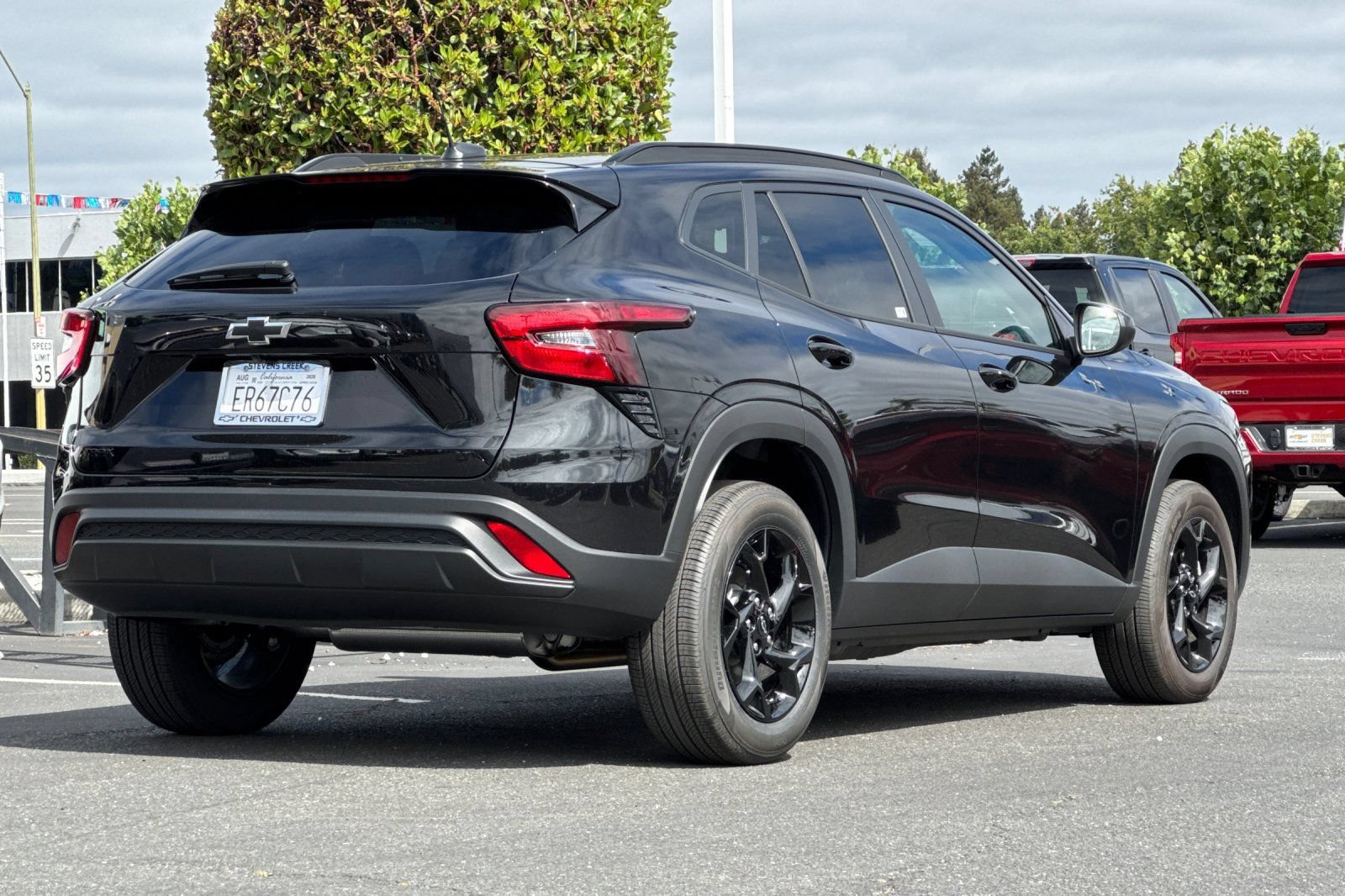 Used 2026 Chevrolet Trax LT w/ Midnight Edition FWD image 5