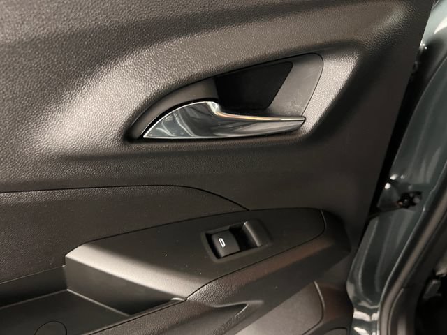 Used 2025 Chevrolet Trax LT FWD image 25