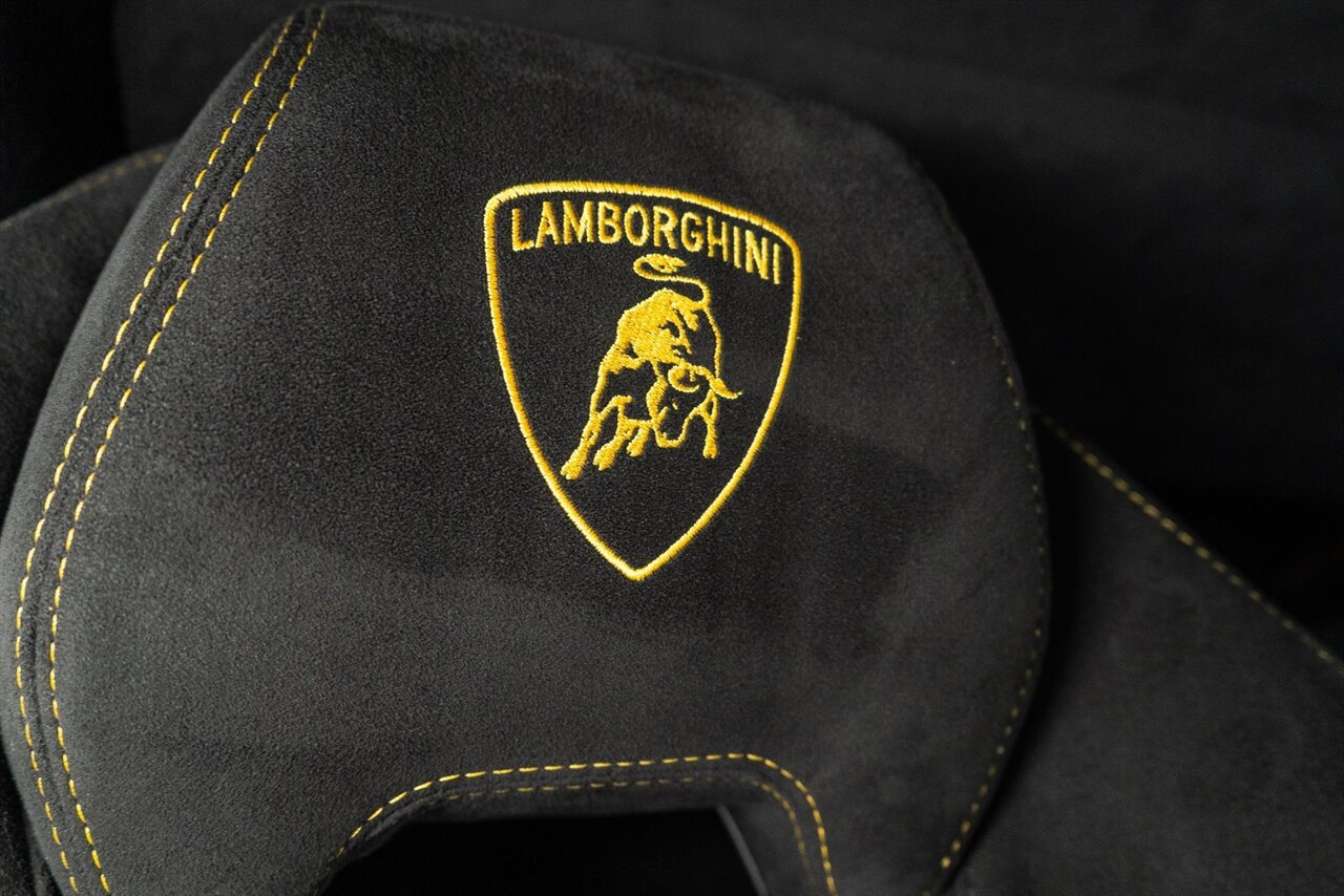 Used 2019 Lamborghini Huracan Performante AWD/4WD image 65