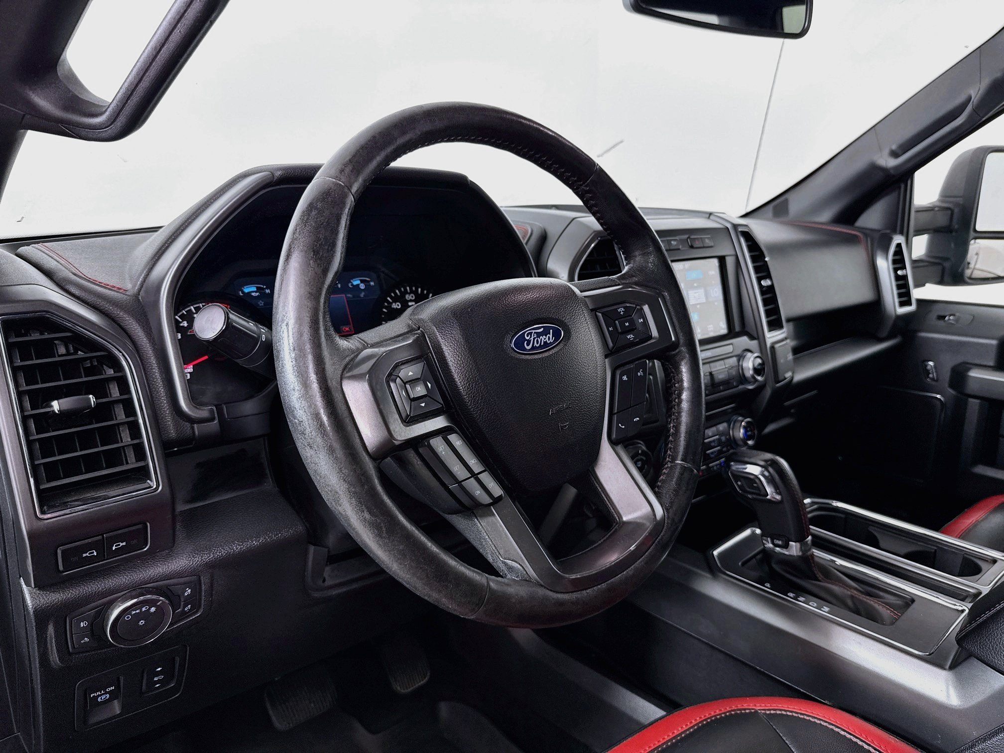 Used 2018 Ford F150 Lariat w/ Equipment Group 502A Luxury AWD/4WD image 9