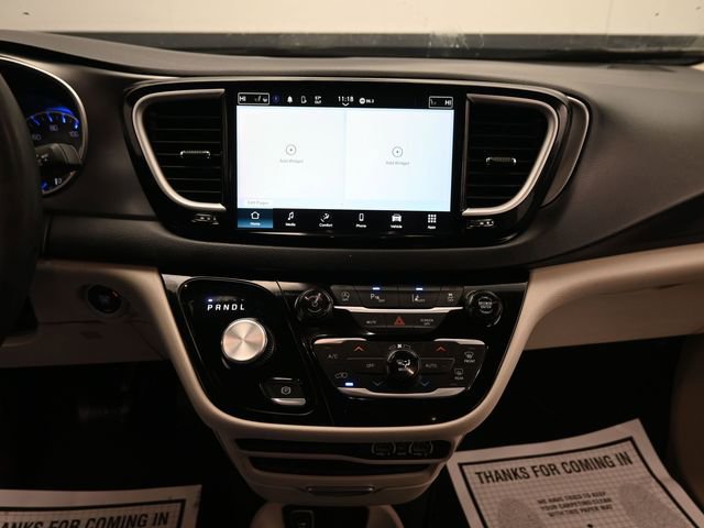 Used 2023 Chrysler Pacifica Touring-L image 19